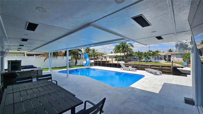 Exterior, Pool