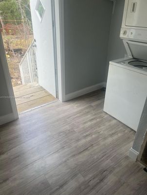 Interior, Utility Closets, Washer, Wood Texture Flooring