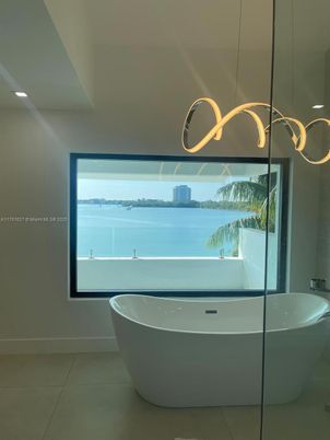 Bathroom, Free Standing Baths, Interior, Recessed Lighting, Water