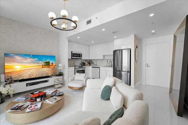 Interior, Kitchen, Living room, Pendant Lights, Recessed Lighting, Stainless Steel Appliances