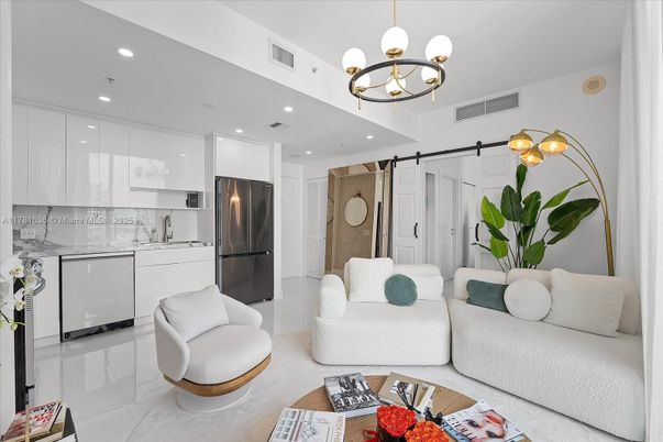Chandelier, Interior, Kitchen, Living room, Pendant Lights, Recessed Lighting, Stainless Steel Appliances