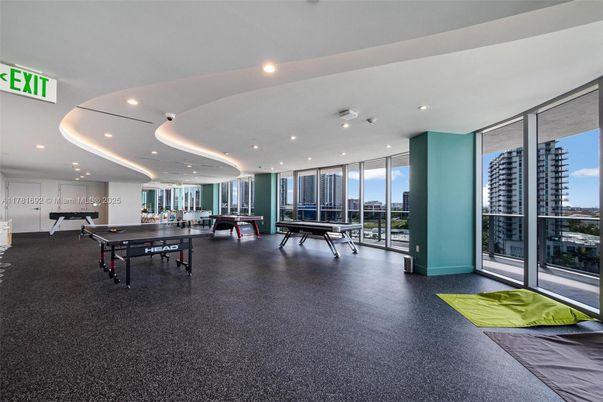 Game Room, Interior, Recessed Lighting
