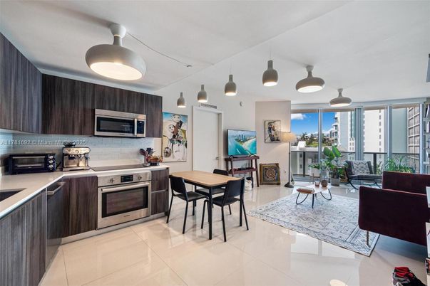 Dining room, Interior, Kitchen, Living room, Stainless Steel Appliances
