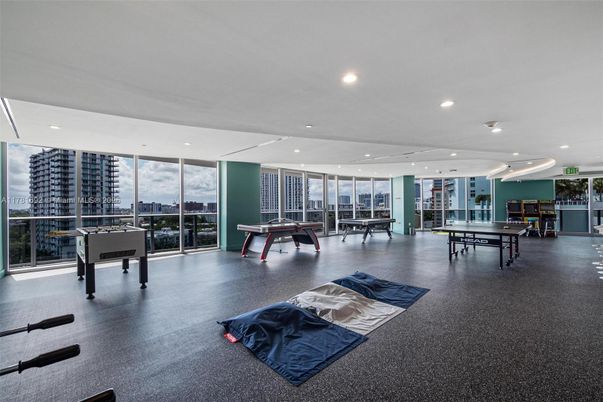Game Room, Interior, Recessed Lighting