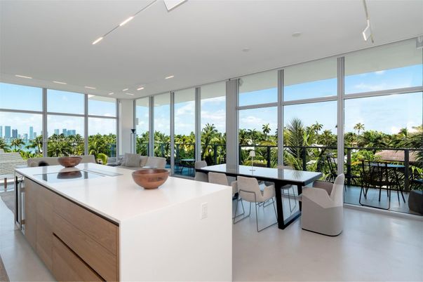 Dining room, Interior, Kitchen, Recessed Lighting
