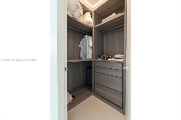 Interior, Walk-in Closets