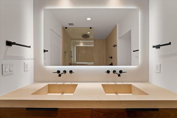 Bathroom, Interior, Recessed Lighting