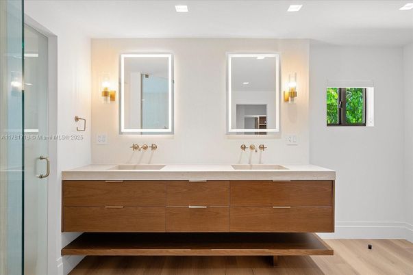 Bathroom, Dual Sink Vanities, Interior, Wood Texture Flooring