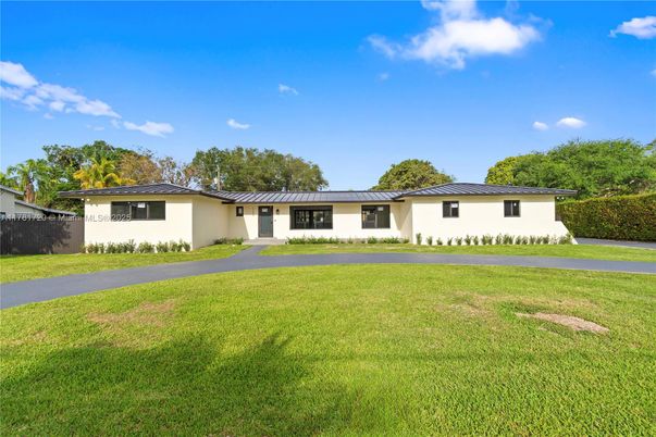 Backyard, Exterior, Facade, Ranch