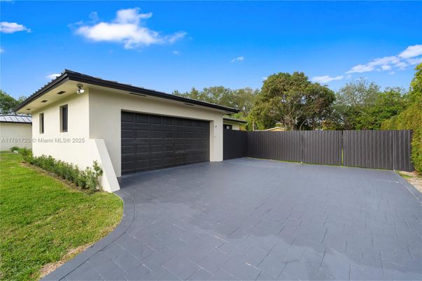 Detached Garage, Exterior
