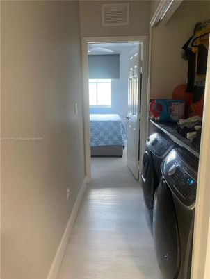 Interior, Washer, Wood Texture Flooring