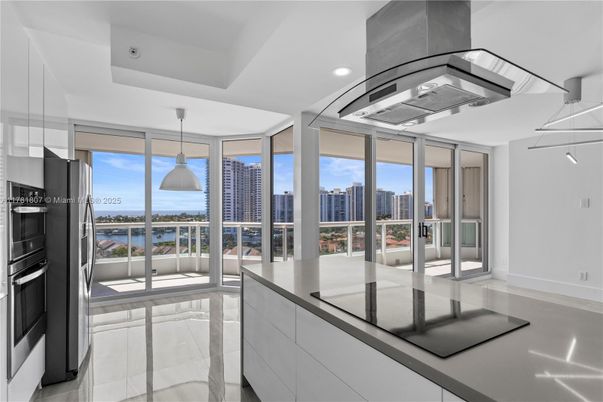 Interior, Kitchen, Pendant Lights, Recessed Lighting, Water