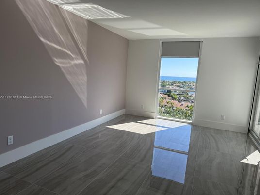Empty room, Interior, Water