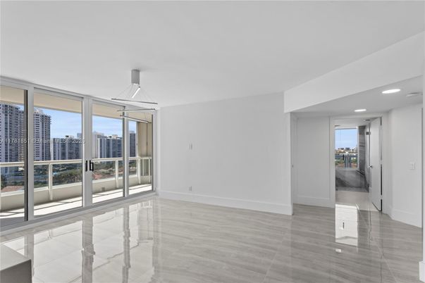 Empty room, Interior, Pendant Lights, Recessed Lighting