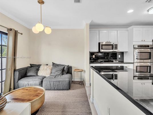 Interior, Kitchen, Living room, Pendant Lights, Recessed Lighting, Stainless Steel Appliances