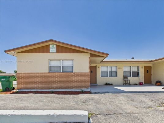 Exterior, Facade, Brick Facade, Ranch
