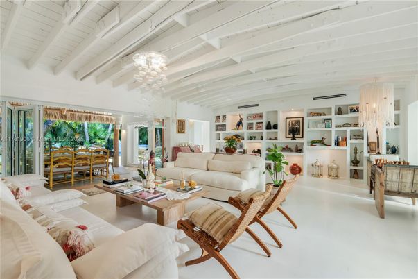 Chandelier, Dining room, Interior, Living room
