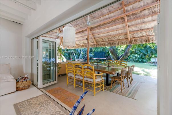 Dining room, Interior