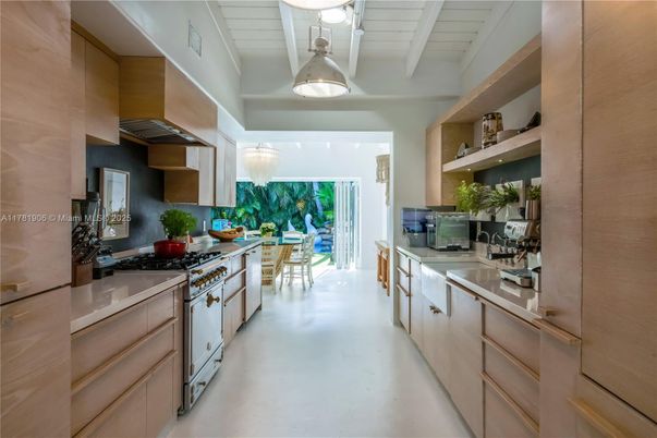 Chandelier, Dining room, Interior, Kitchen