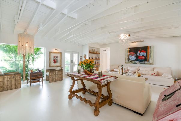 Chandelier, Interior, Living room