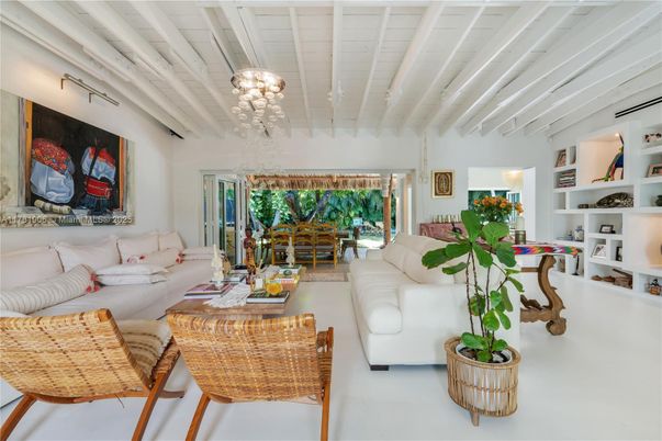 Interior, Living room, Pendant Lights
