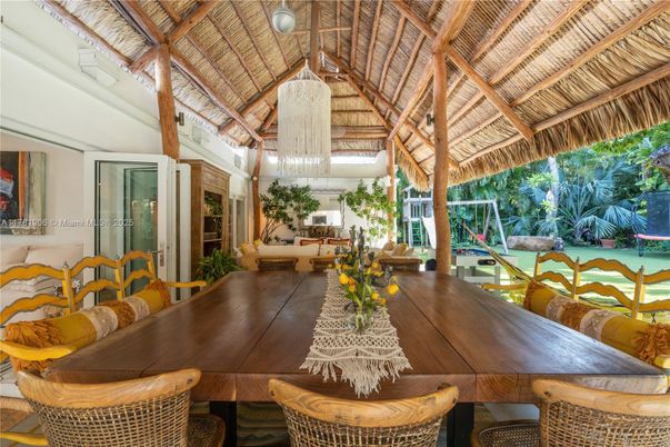 Dining room, Exterior