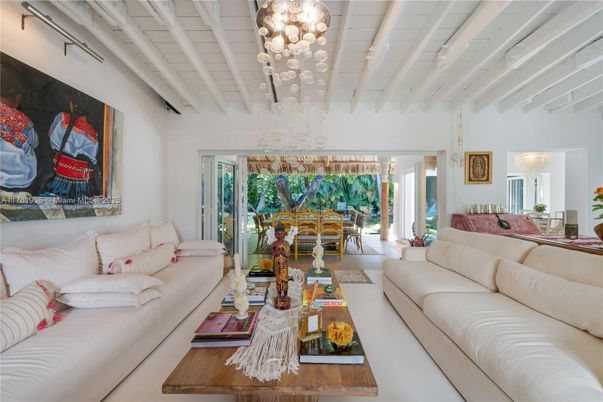 Chandelier, Dining room, Interior, Living room