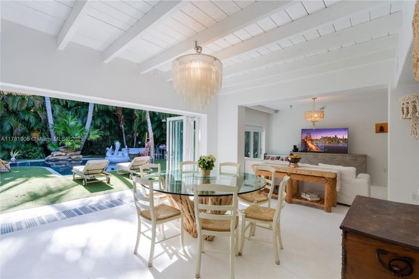 Chandelier, Dining room, Interior, Living room