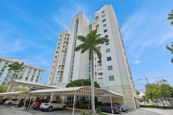 Exterior, Facade, Condo Building