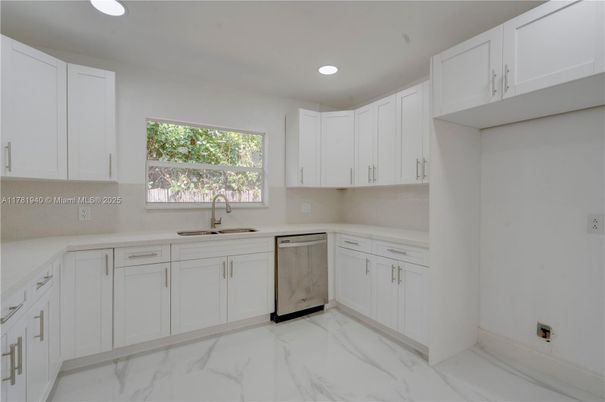 Interior, Kitchen, Marble, Recessed Lighting