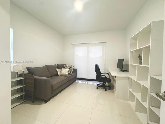 Home Office, Interior