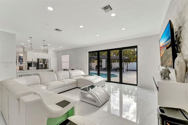 Interior, Living room, Pendant Lights, Recessed Lighting