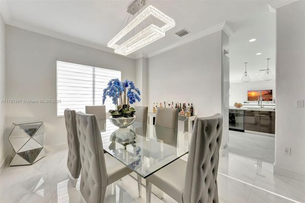 Chandelier, Dining room, Interior, Marble, Pendant Lights, Recessed Lighting
