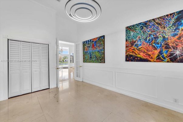 Empty room, Interior, Pendant Lights