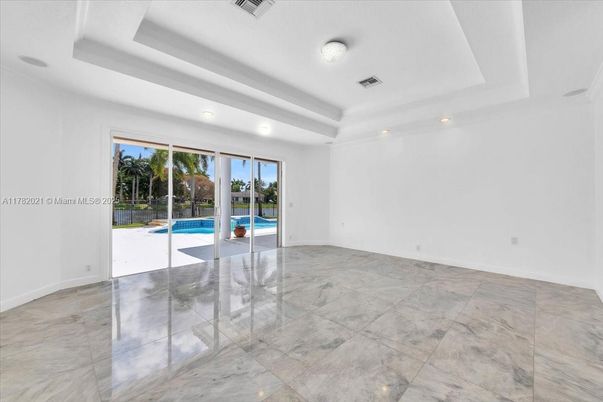 Empty room, Interior, Recessed Lighting
