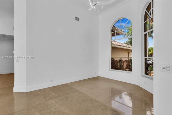 Empty room, Interior, Pendant Lights