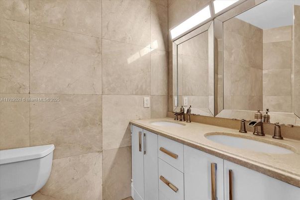 Bathroom, Dual Sink Vanities, Interior