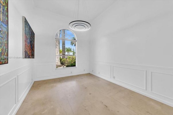 Empty room, Interior, Pendant Lights