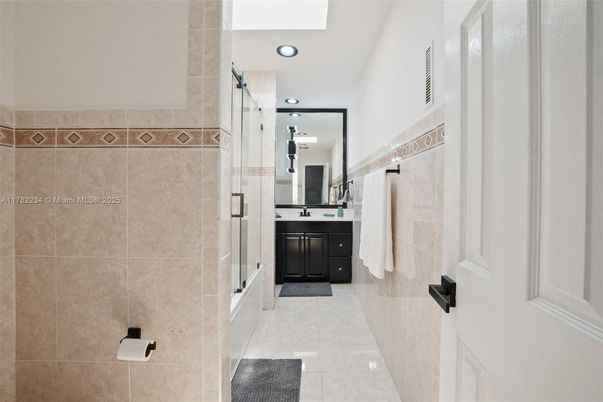 Bathroom, Interior, Recessed Lighting