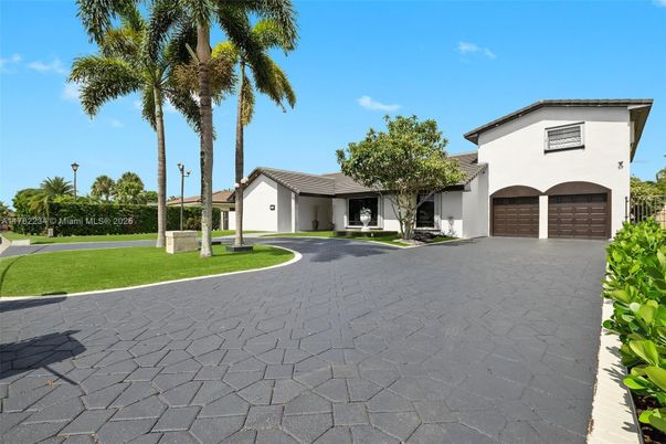 Attached, Exterior, Facade, Spanish Mediterranean