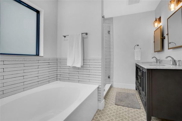 Bathroom, Dual Sink Vanities, Interior
