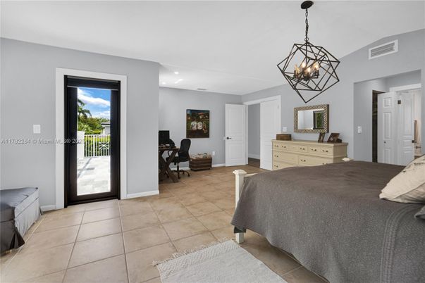 Bedroom, Chandelier, Interior, Pendant Lights, Recessed Lighting
