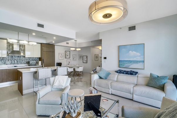 Dining room, Interior, Kitchen, Living room, Pendant Lights, Recessed Lighting, Stainless Steel Appliances