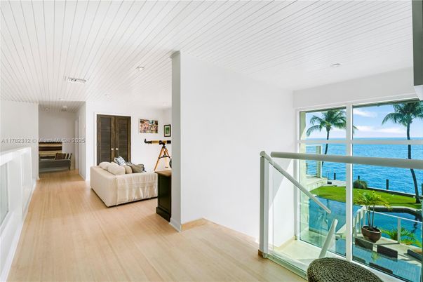Interior, Recessed Lighting, Water, Wood Texture Flooring