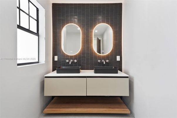 Bathroom, Dual Sink Vanities, Interior