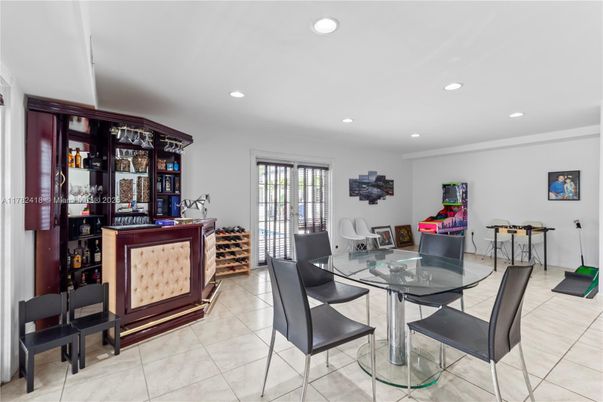 Dining room, Interior, Recessed Lighting