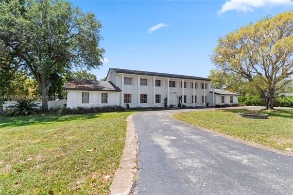 Backyard, Exterior, Facade, Georgian