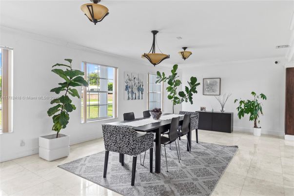 Dining room, Interior