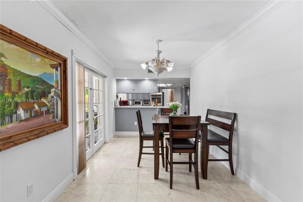 Chandelier, Dining room, Interior, Kitchen