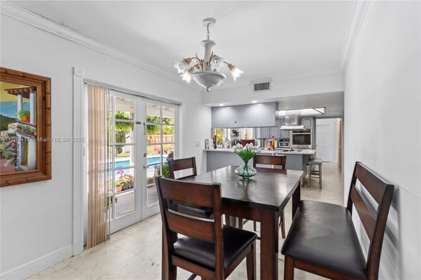 Chandelier, Dining room, Interior, Kitchen, Recessed Lighting